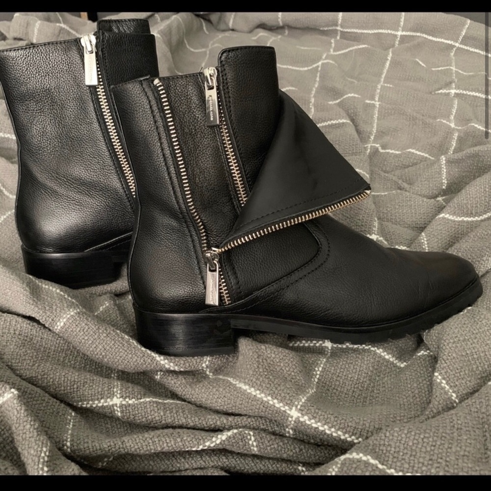 MICHAEL Michael Kors Andi flat leather boot